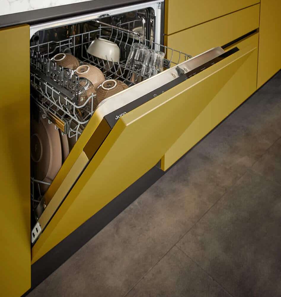 Schüller moderne L-Küche mit Wangenregal Geschirrspüler