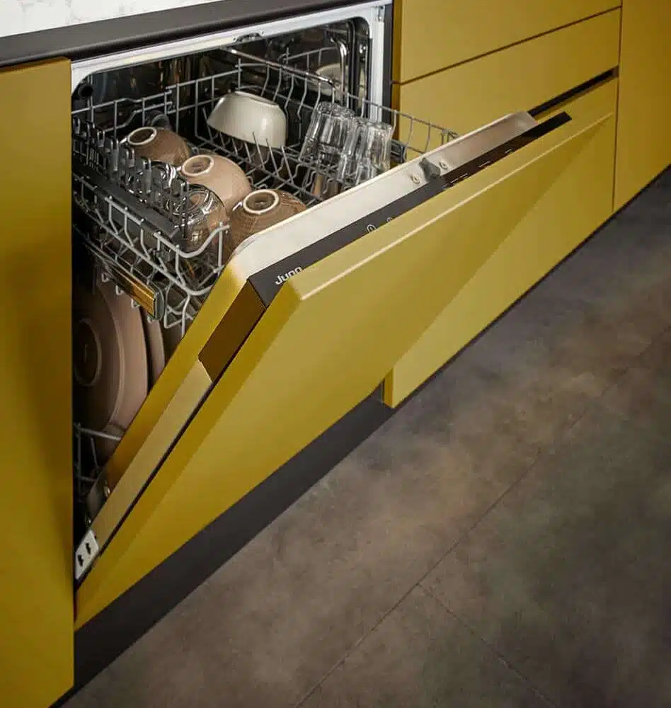 Schüller moderne L-Küche mit Wangenregal Geschirrspüler