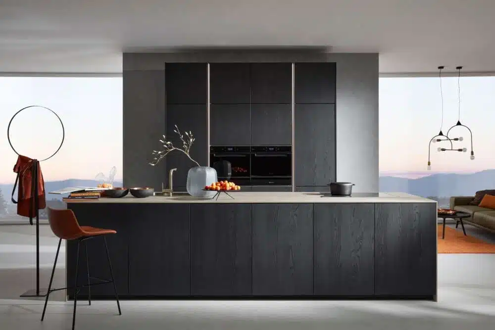 Nolte Designküche mit Kücheninsel grifflos Holzfronten