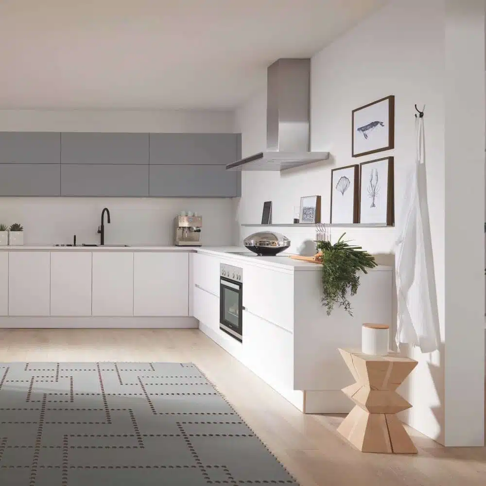 Häcker Design L-Küche weiß grifflos