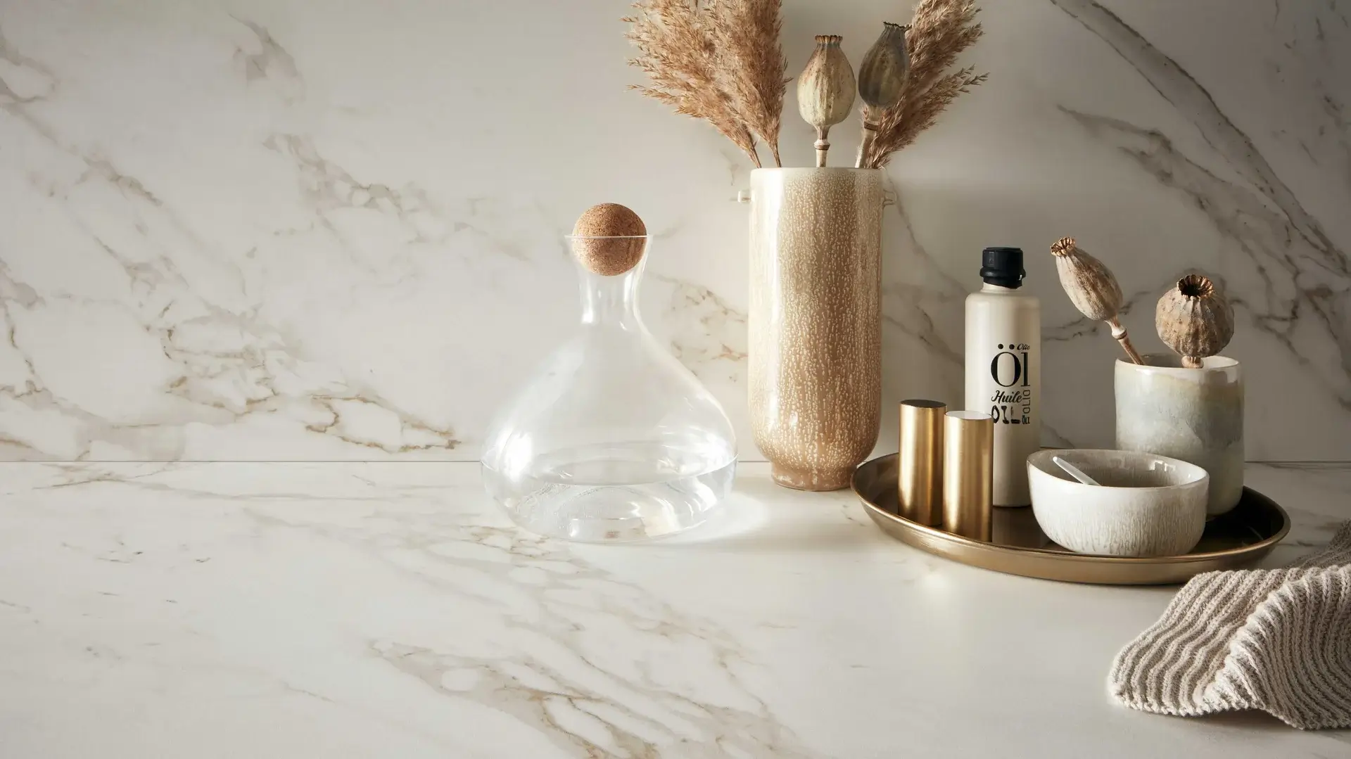 Lechner Arbeitsplatte und Küchenrückwand Dekton weiß
