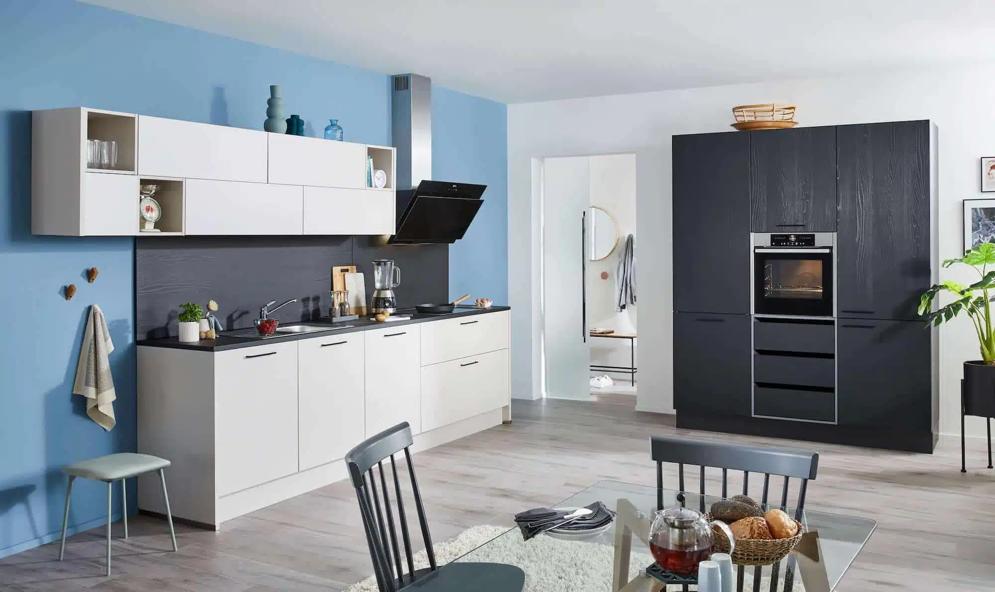 Nolte moderne Küchenzeile mit Holz-Optik