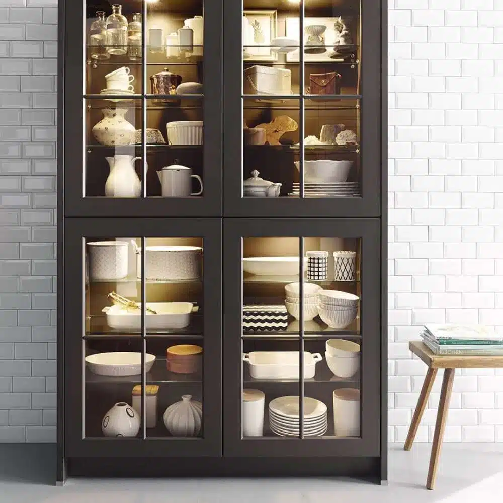 Schüller Landhausküche Vitrine